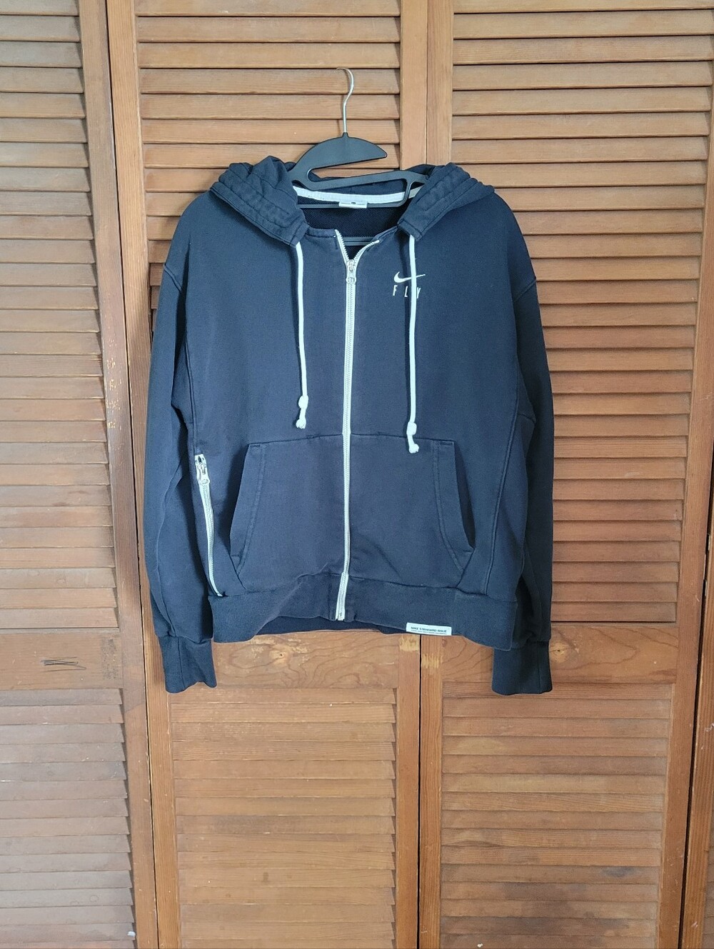 Nike Dri-Fit Swoosh Fly Standard Issue Women's Pullover Basketball Hoodie